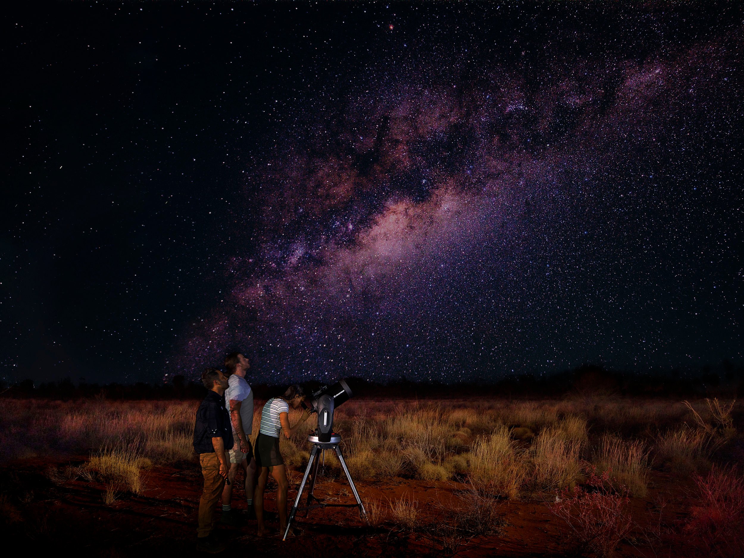 people stargazing in Uluru